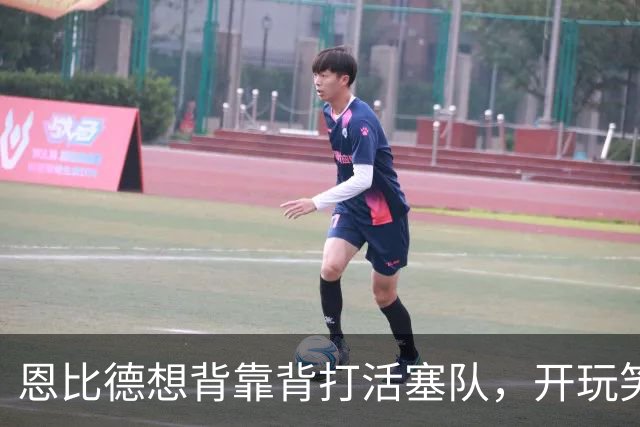 恩比德想背靠背打活塞队，开玩笑的向媒体提出要求：给76人队施压